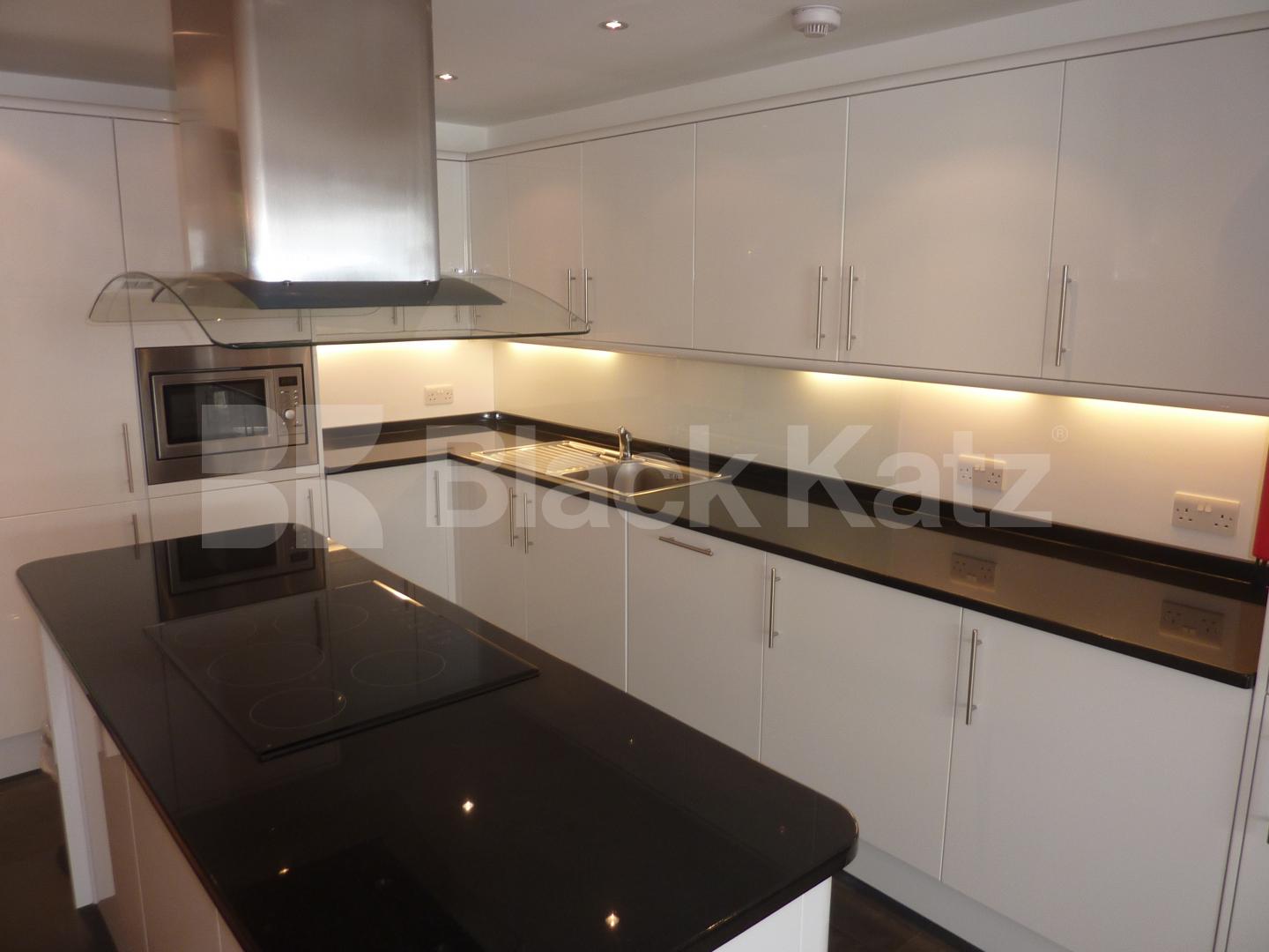 			VIEWINGS ESSENTIAL, 3 Bedroom, 1 bath, 1 reception Apartment			 Gloucester Avenue, CAMDEN